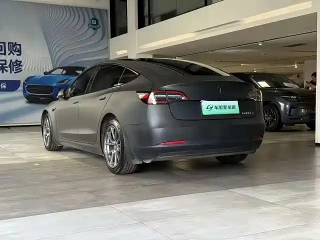 Tesla Model 3 — фото 4