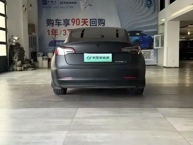 Tesla Model 3 — фото 5