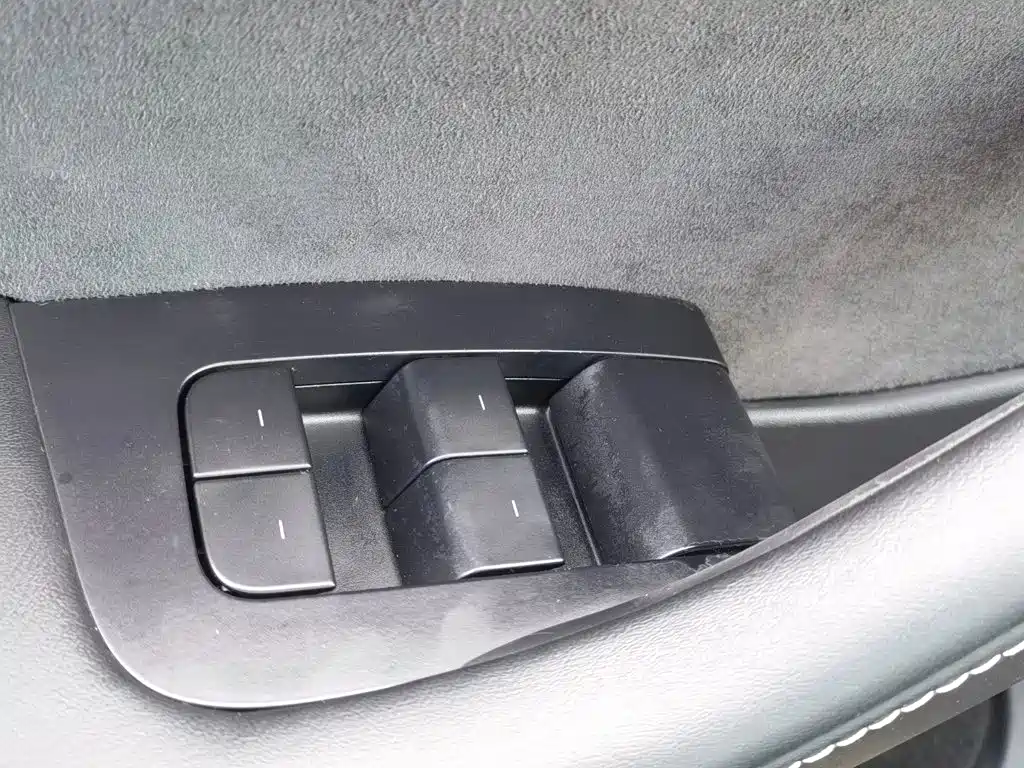 Tesla Model Y — фото 29