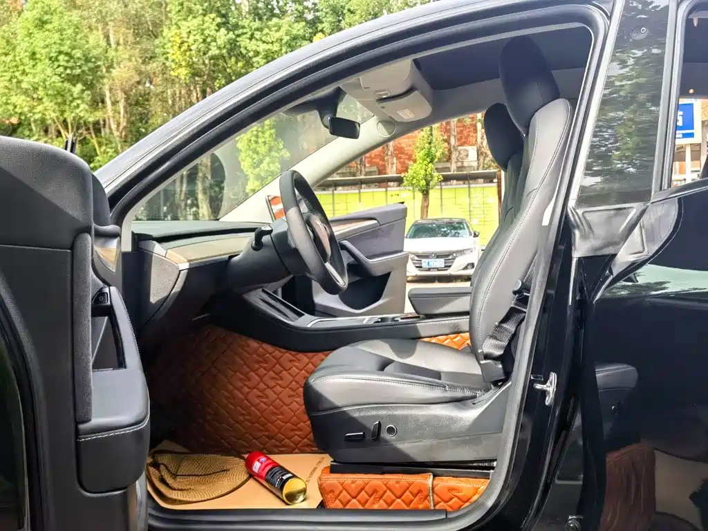 Tesla Model Y — фото 9