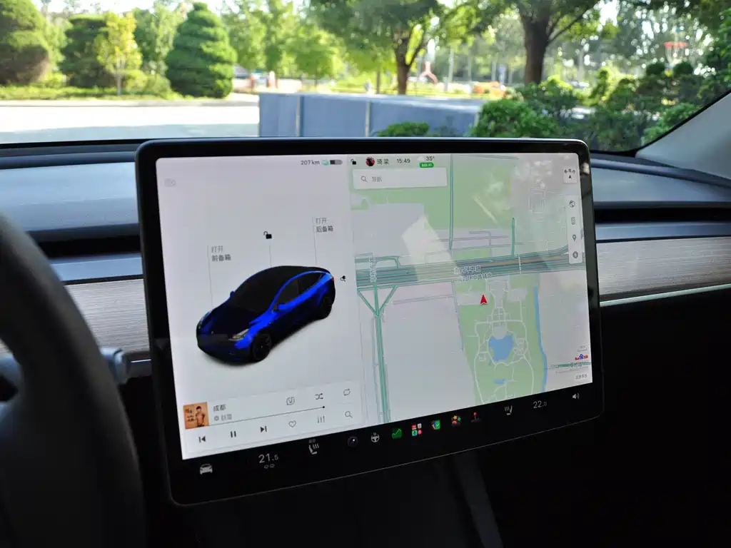 Tesla Model Y — фото 9
