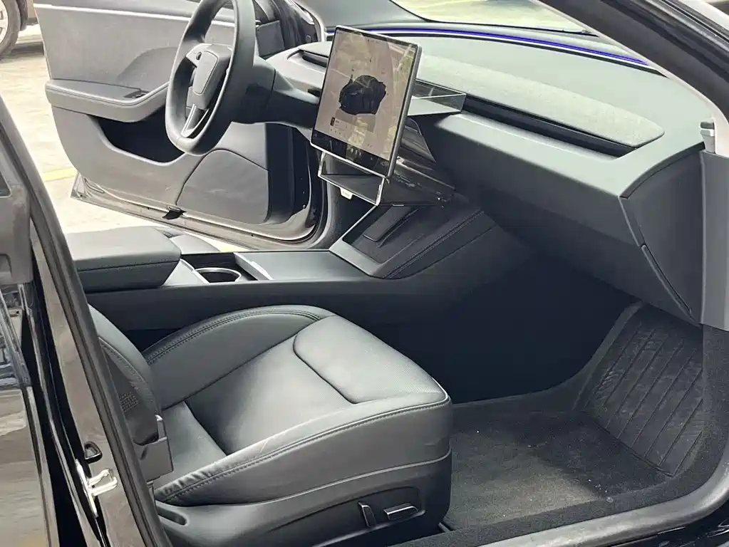 Tesla Model 3 — фото 11