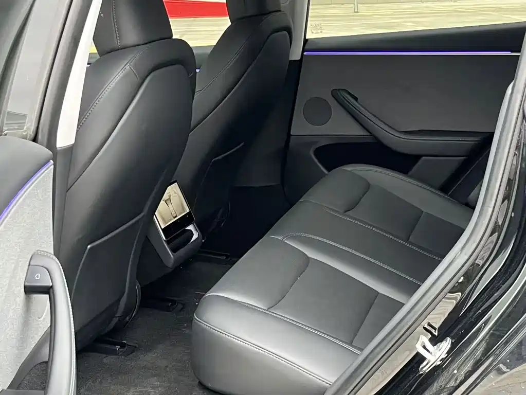 Tesla Model 3 — фото 13