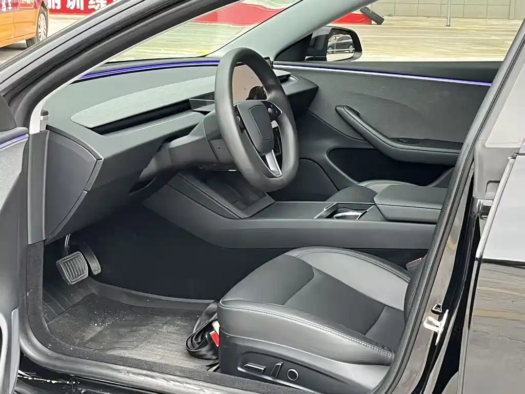 Tesla Model 3 — фото 14