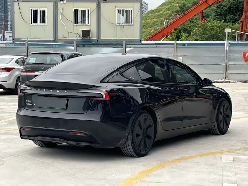 Tesla Model 3 — фото 15