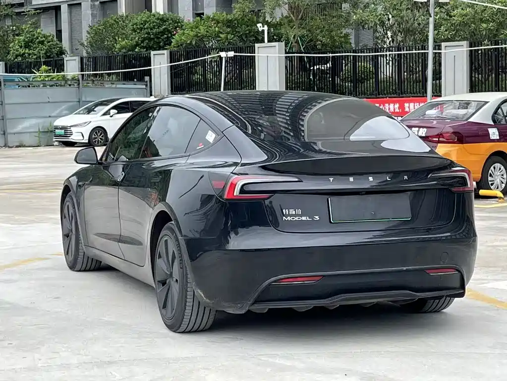 Tesla Model 3 — фото 16