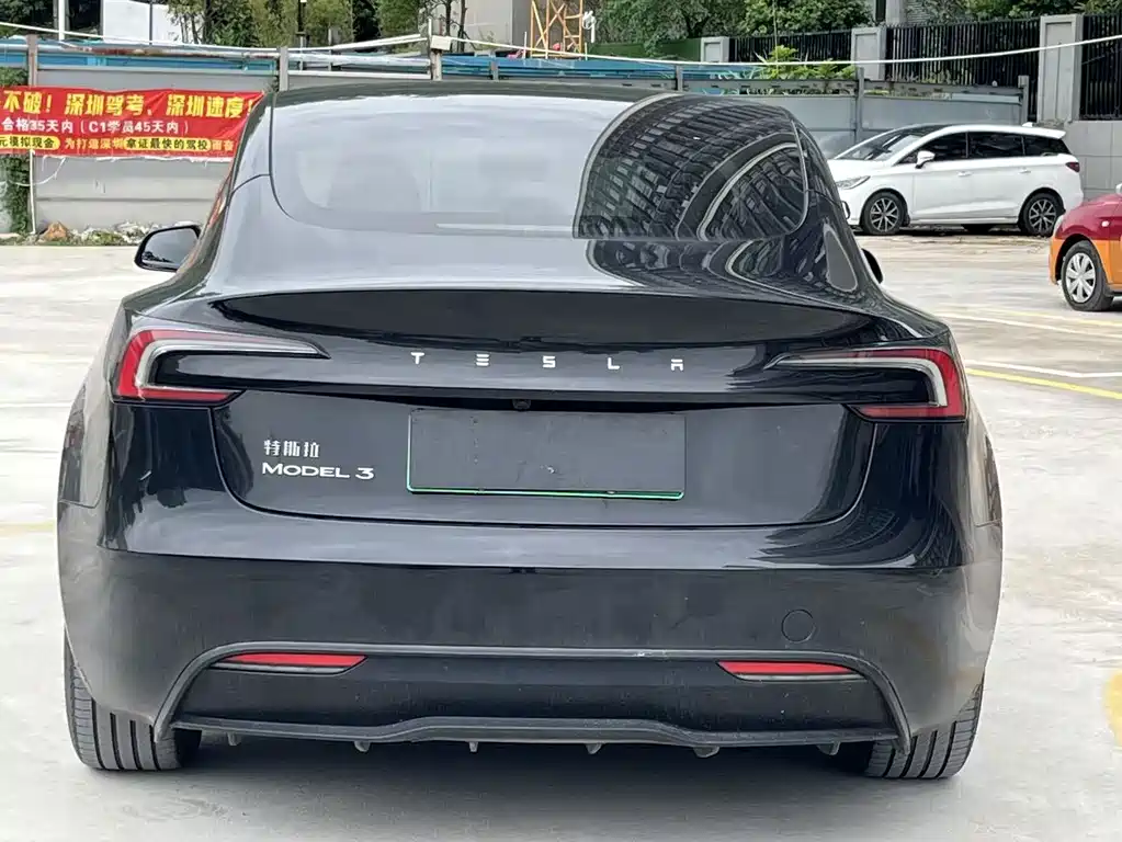 Tesla Model 3 — фото 17