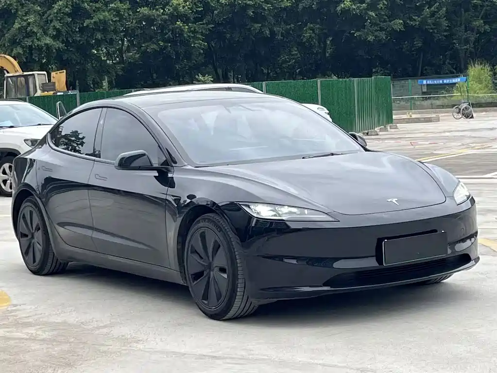 Tesla Model 3 — фото 3