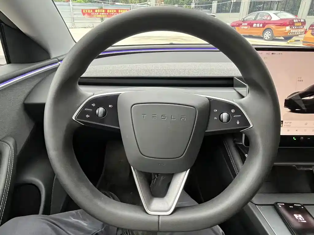 Tesla Model 3 — фото 7