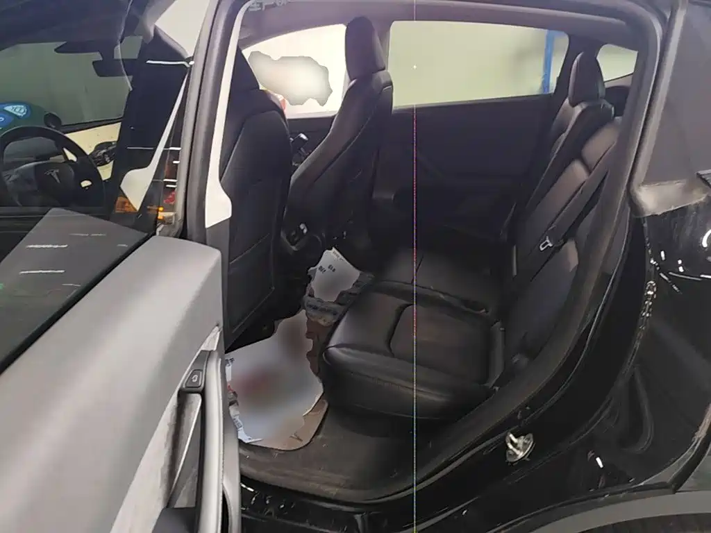 Tesla Model Y — фото 17