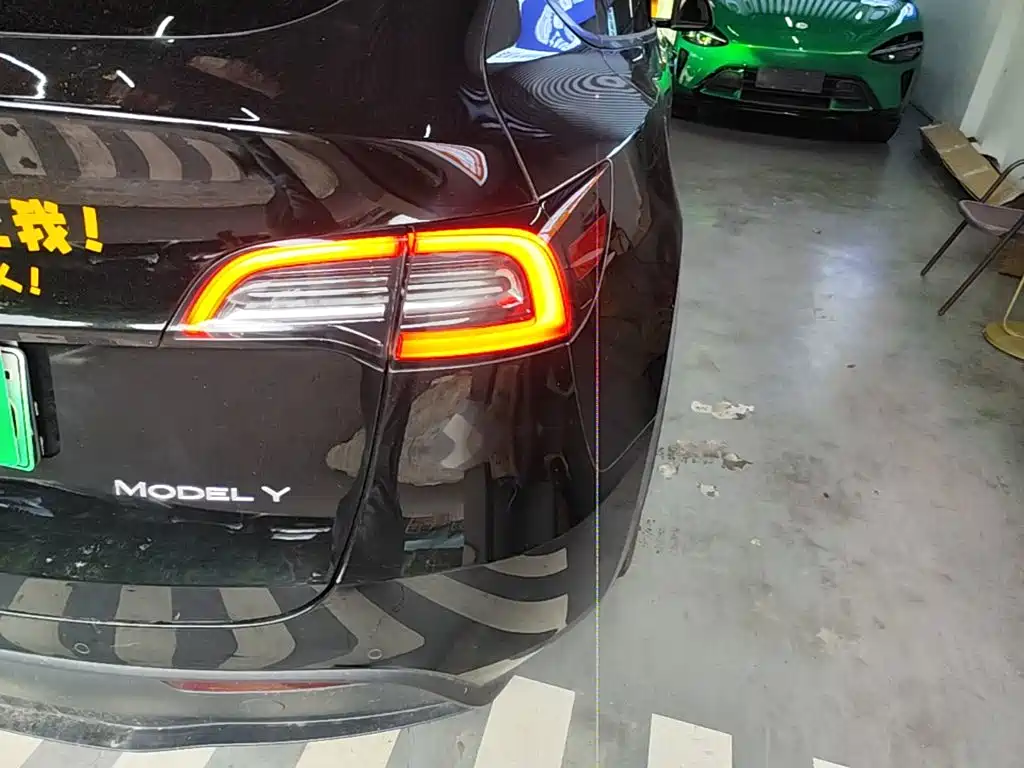 Tesla Model Y — фото 8