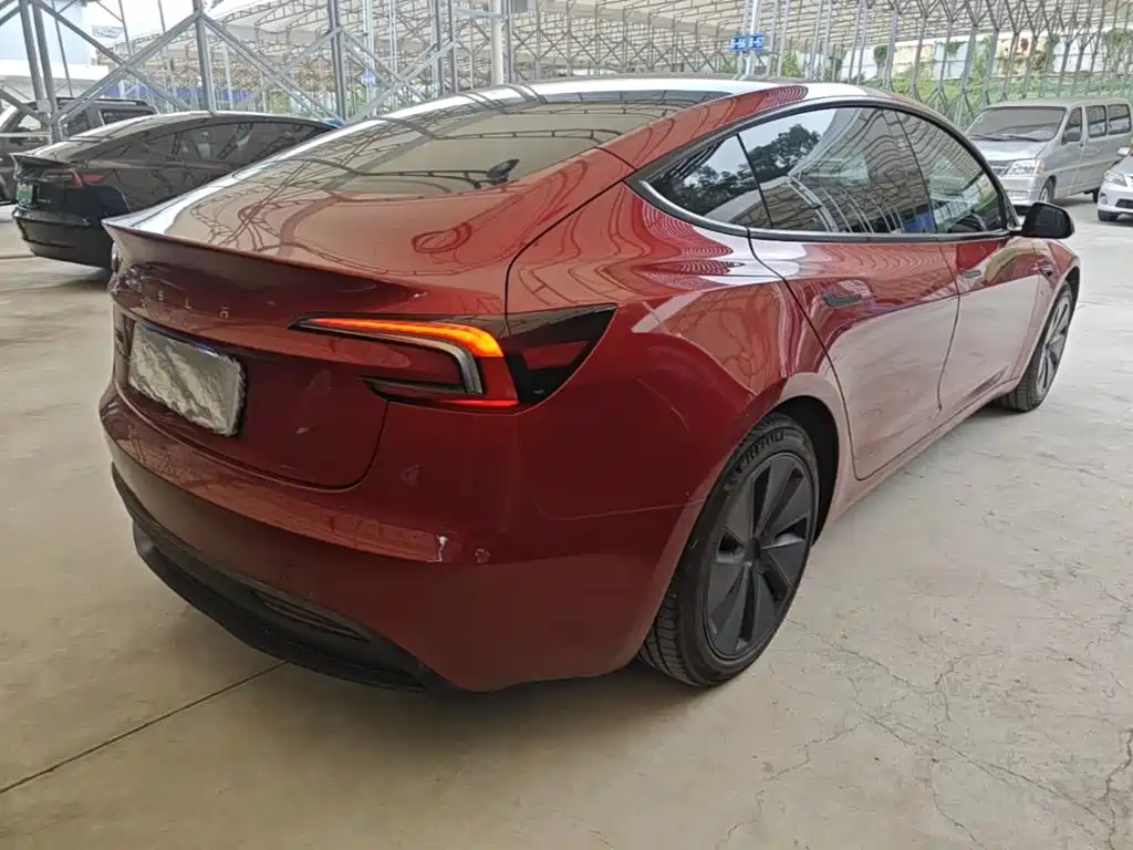 Tesla Model 3 — фото 7