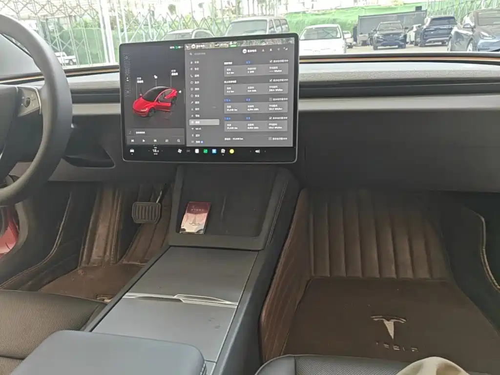 Tesla Model 3 — фото 10