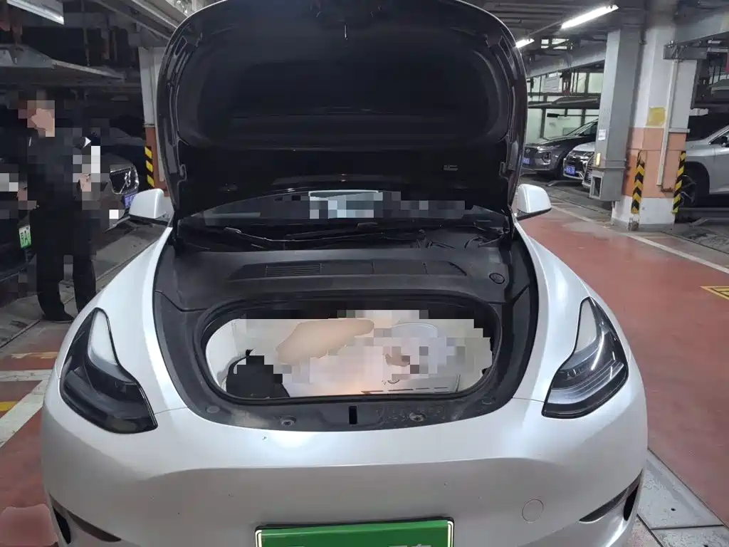 Tesla Model Y — фото 11