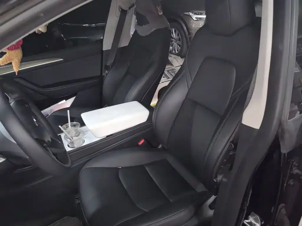 Tesla Model Y — фото 14