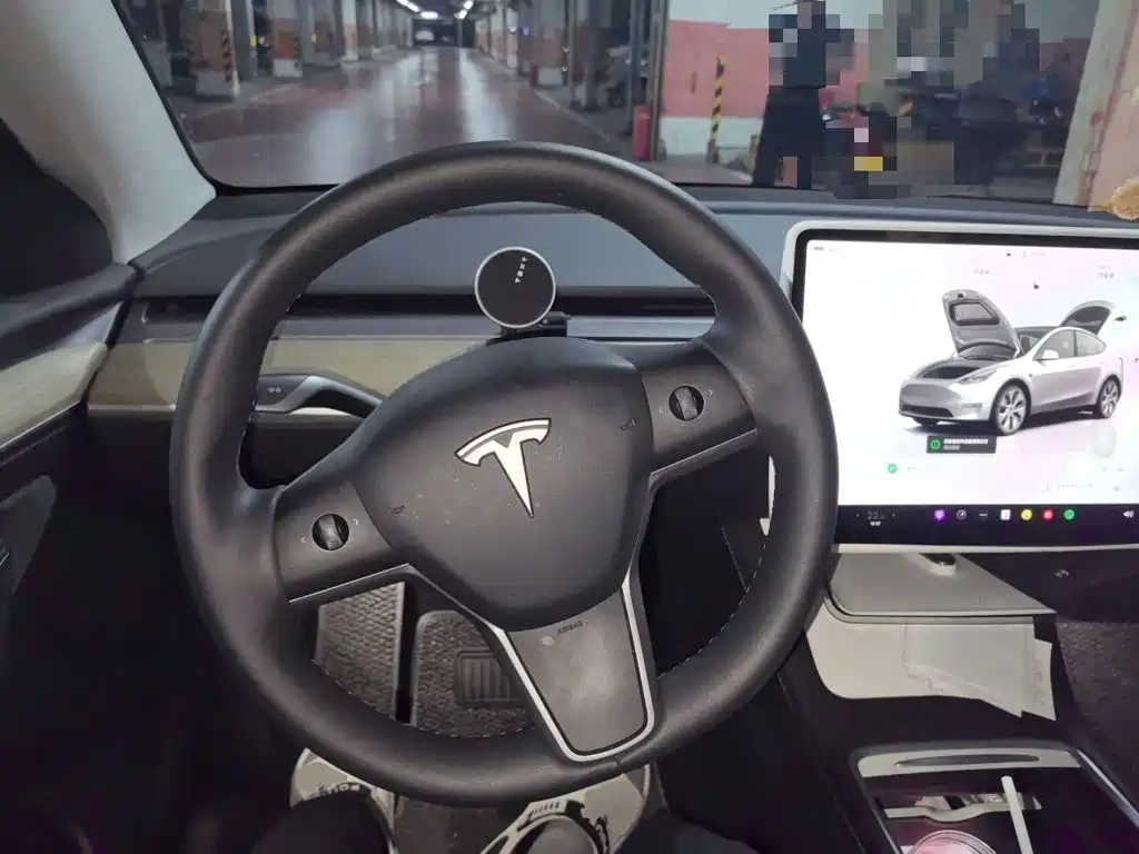 Tesla Model Y — фото 3