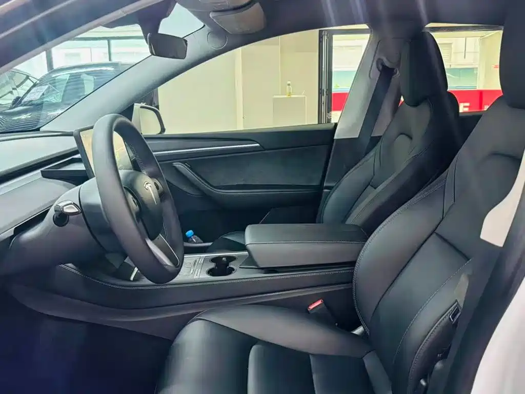 Tesla Model Y — фото 10