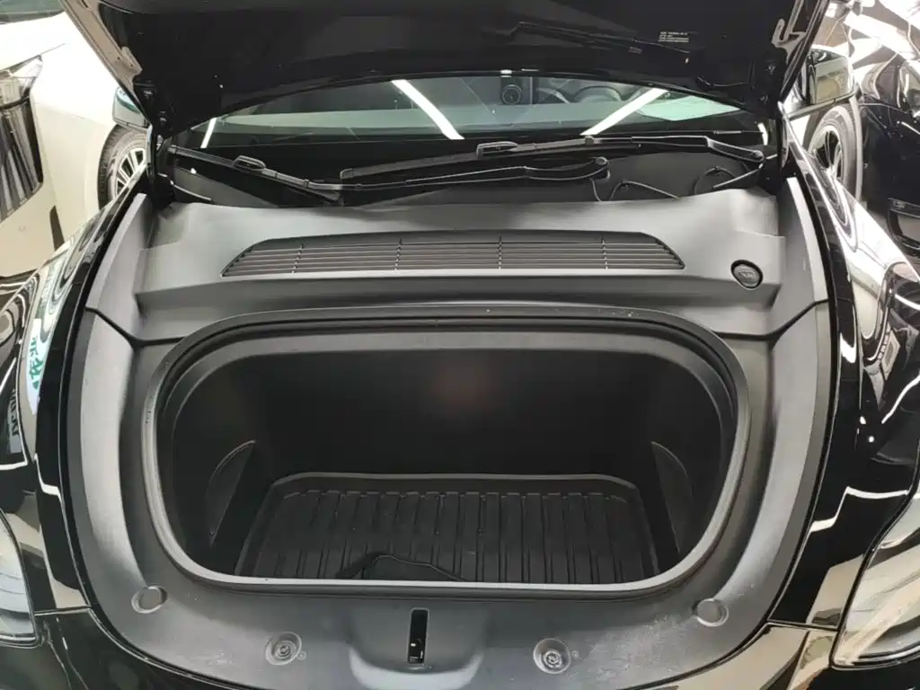Tesla Model Y — фото 20