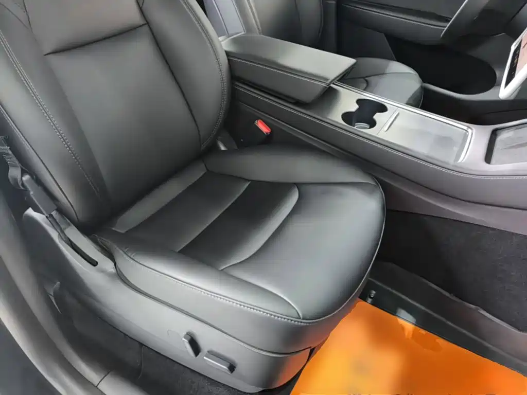 Tesla Model Y — фото 25