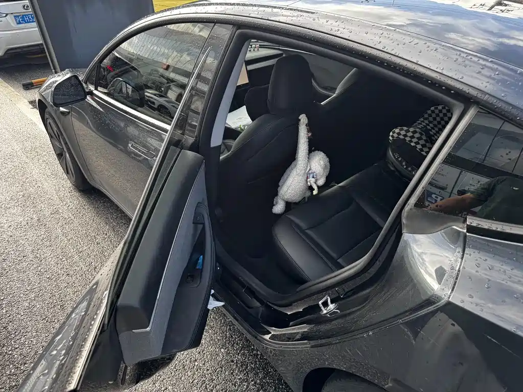 Tesla Model 3 — фото 4