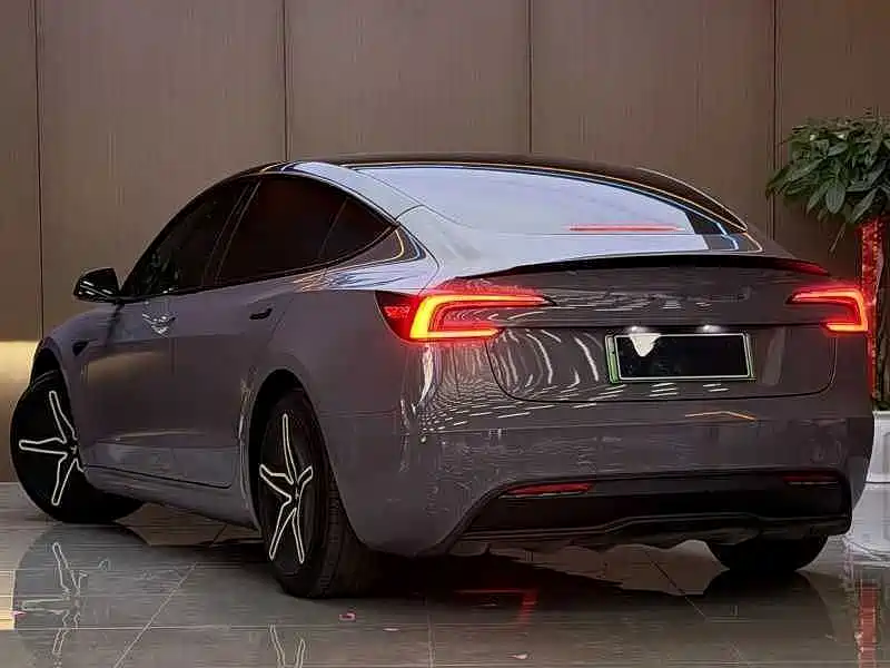 Tesla Model 3 — фото 4