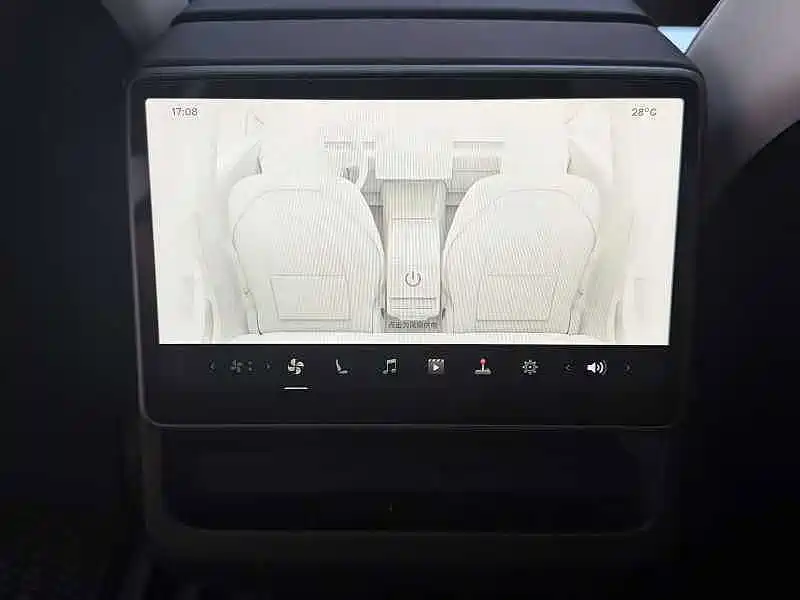 Tesla Model 3 — фото 9