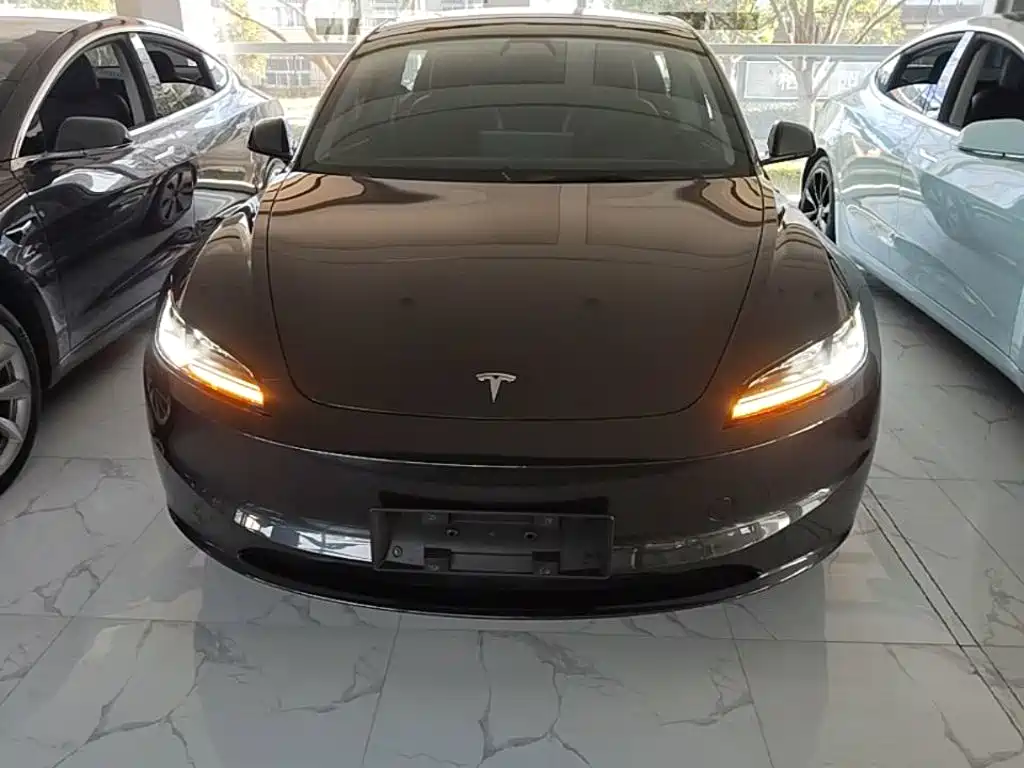 Tesla Model 3 — фото 3