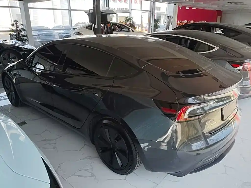 Tesla Model 3 — фото 5