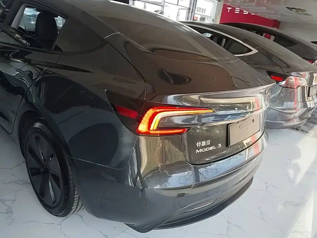 Tesla Model 3 — фото 6