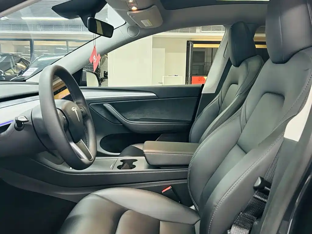 Tesla Model Y — фото 7