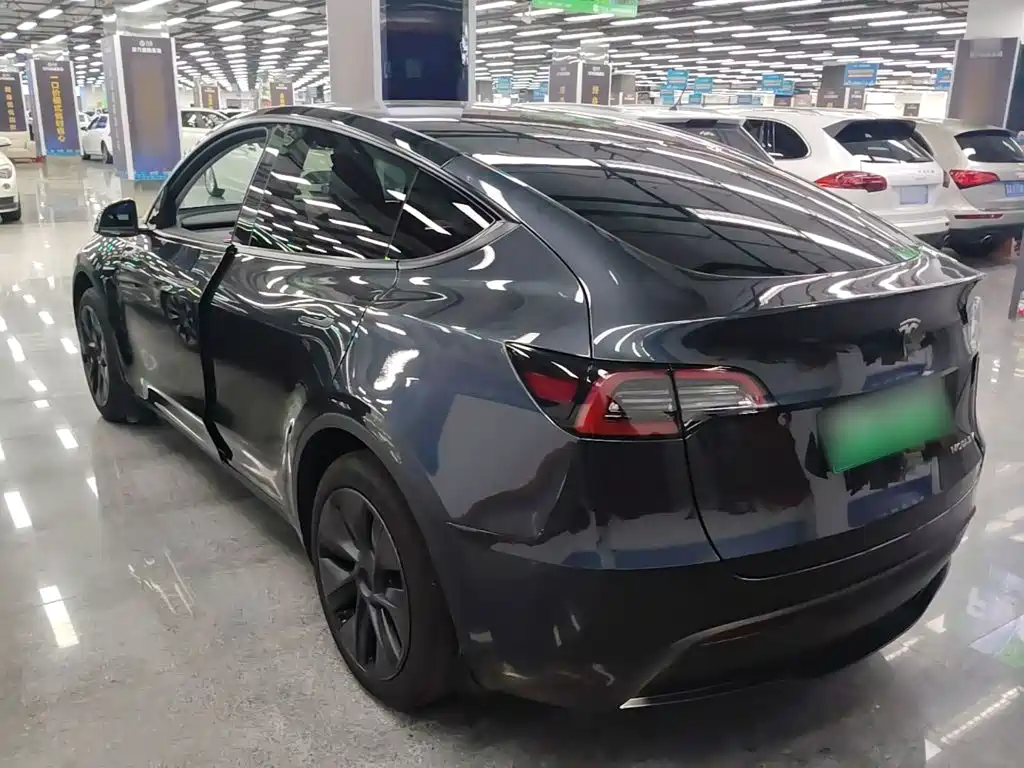 Tesla Model Y — фото 5