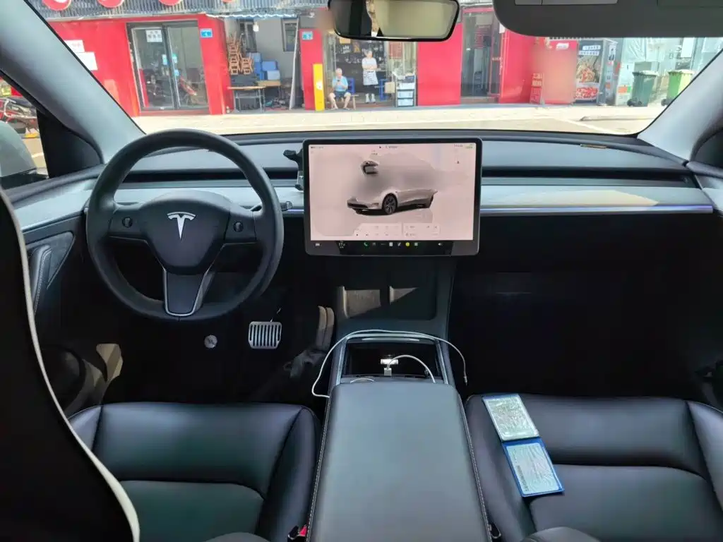Tesla Model Y — фото 13
