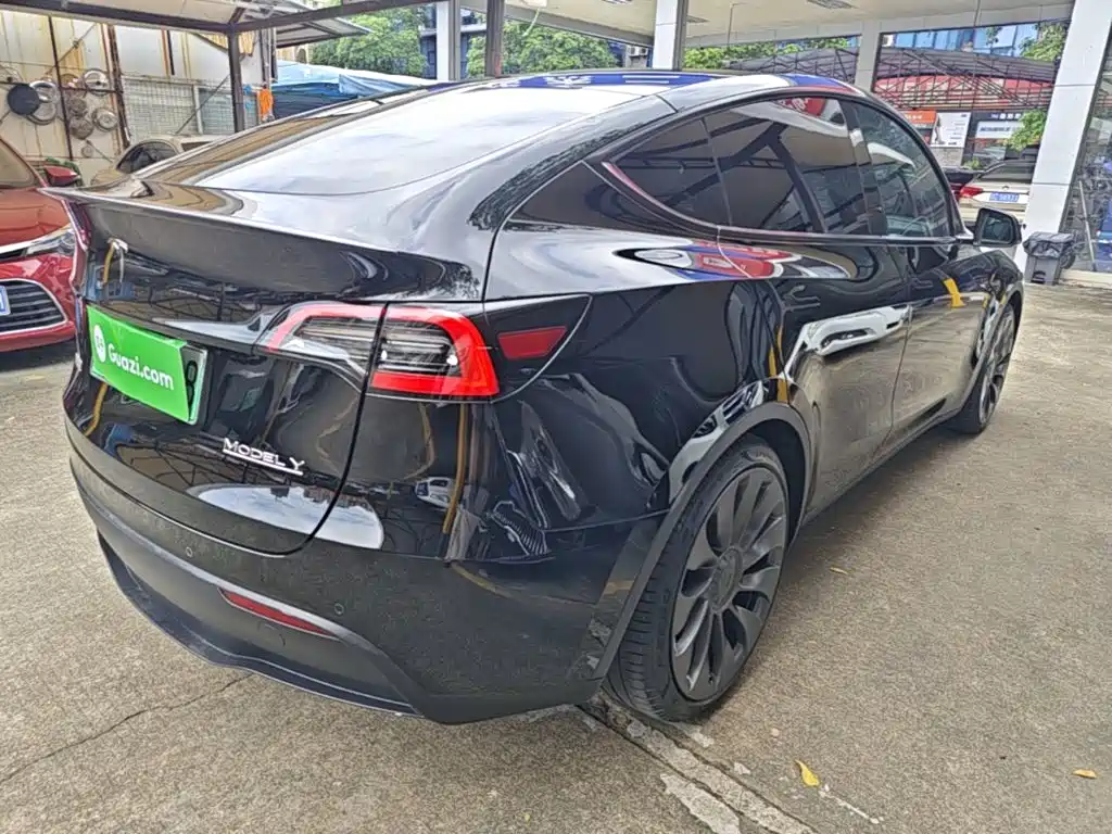 Tesla Model Y — фото 7