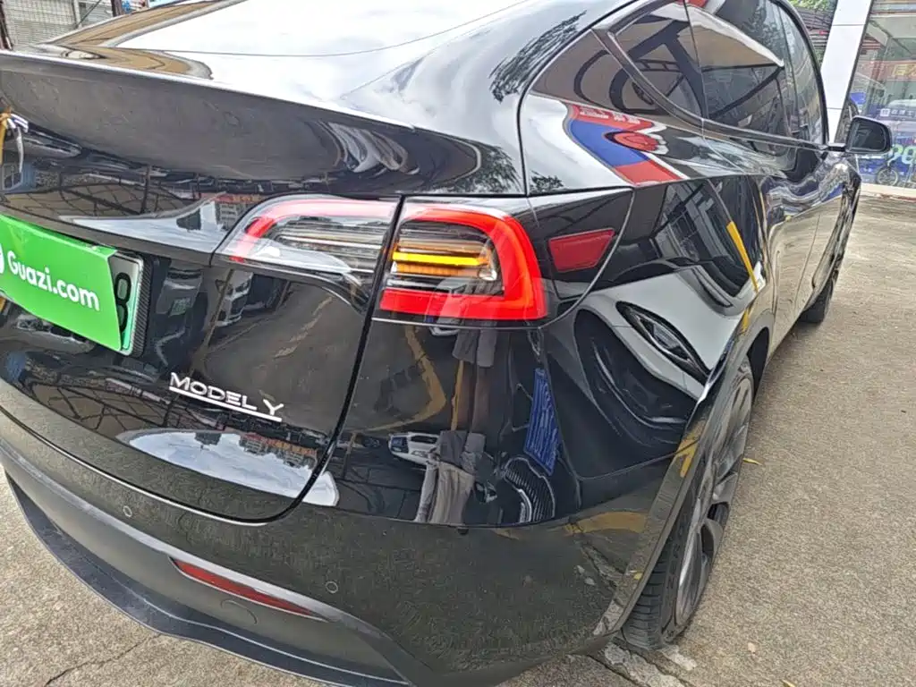 Tesla Model Y — фото 8