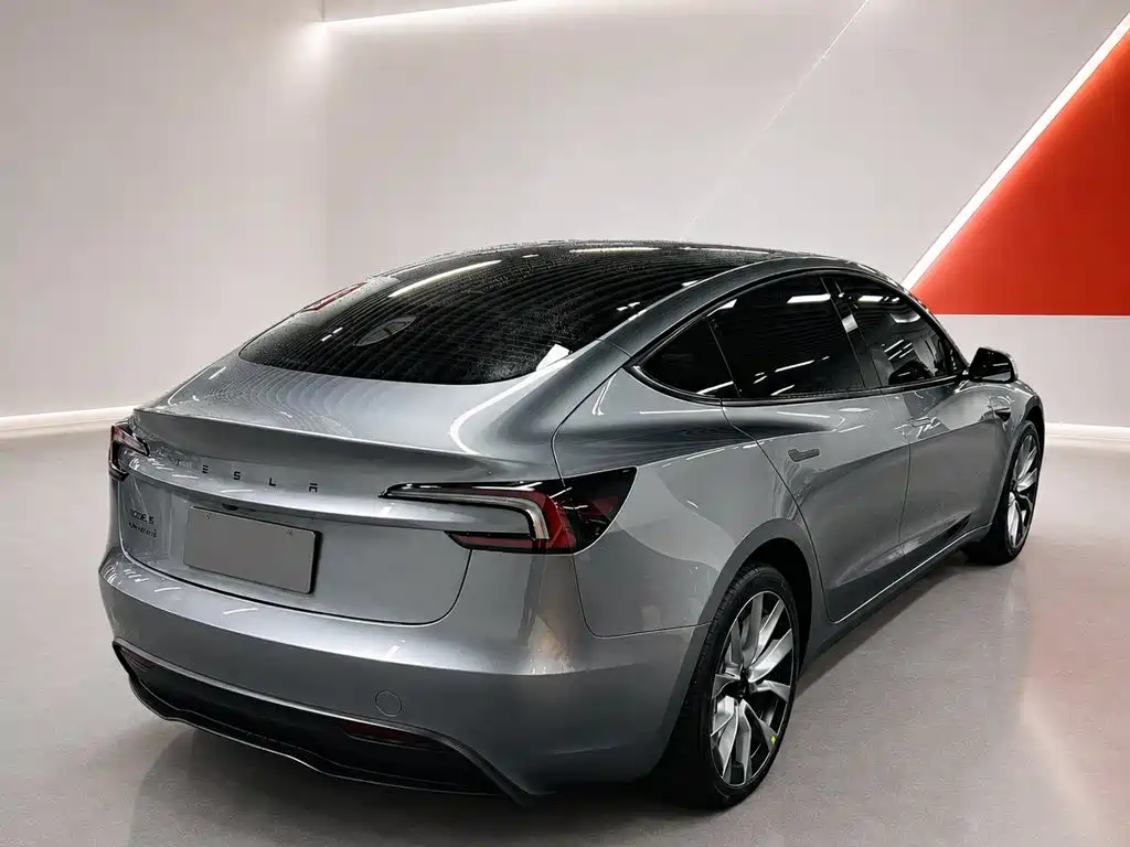 Tesla Model 3 — фото 4