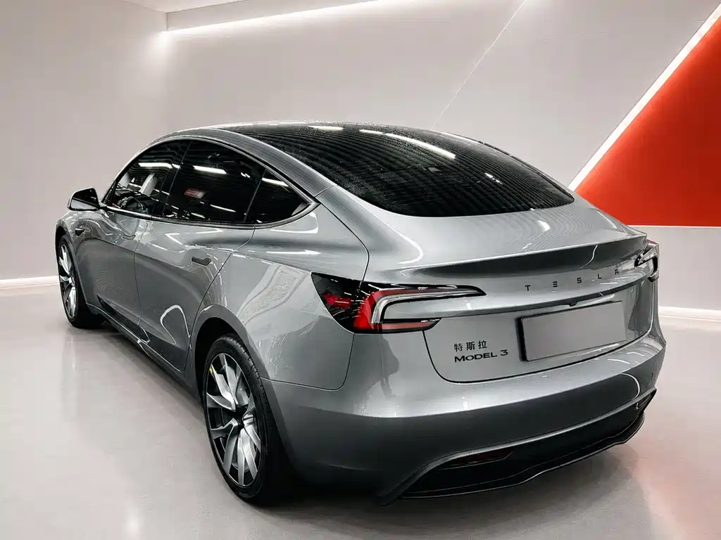 Tesla Model 3 — фото 6