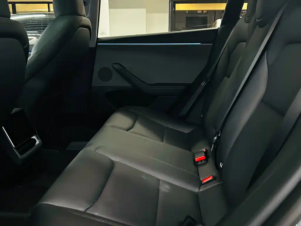 Tesla Model 3 — фото 10