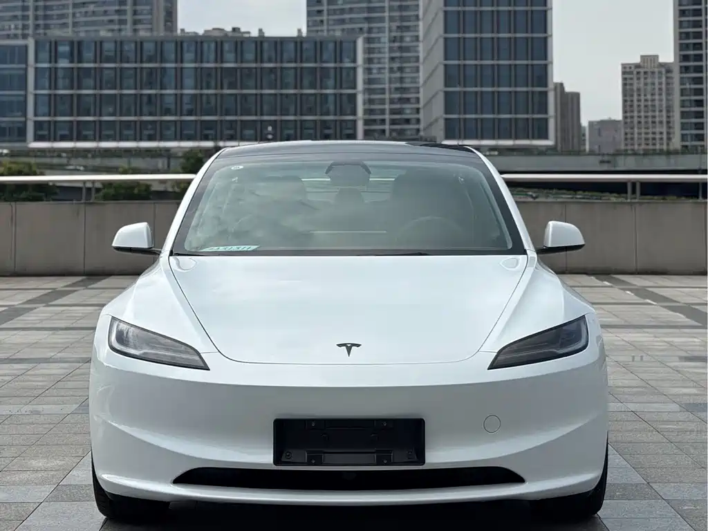 Tesla Model 3 — фото 3