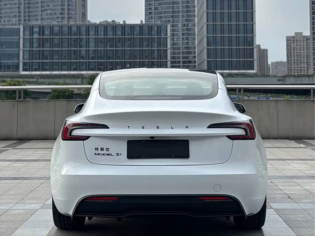 Tesla Model 3 — фото 5
