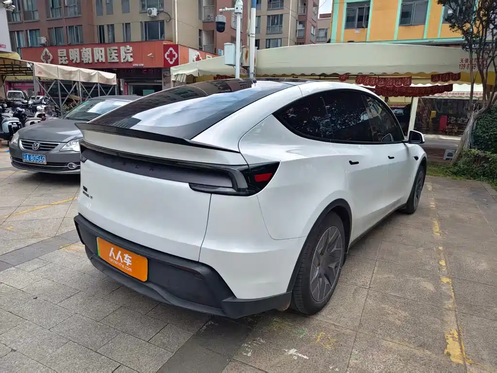 Tesla Model Y L — фото 4