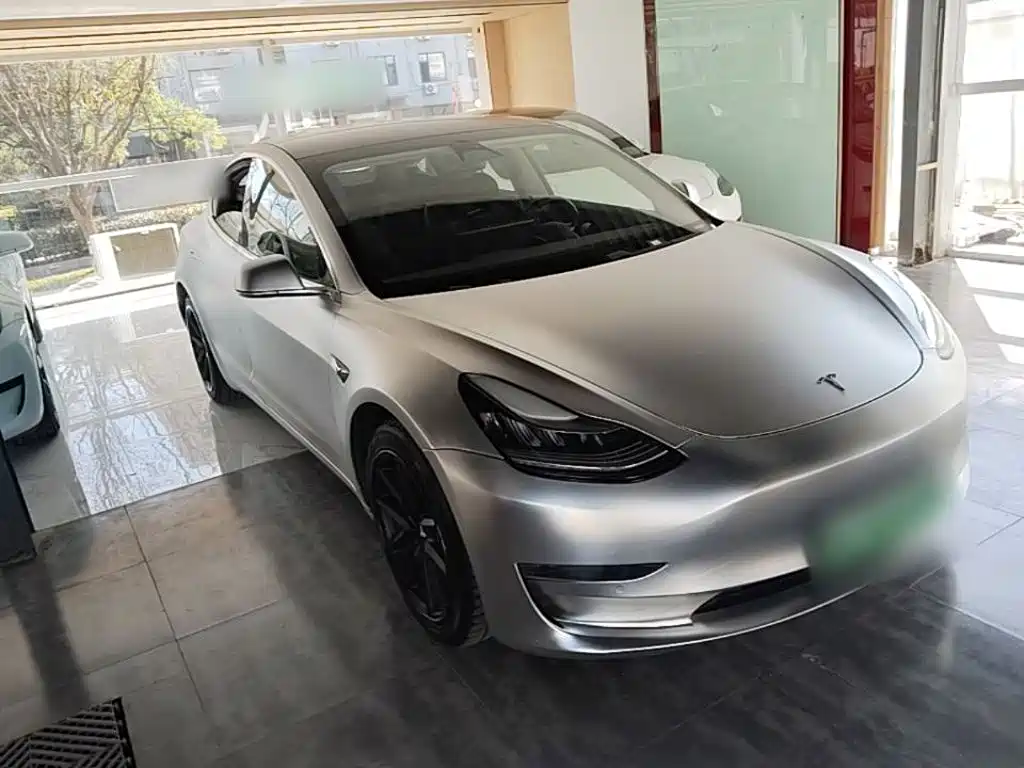 Tesla Model 3 — фото 4