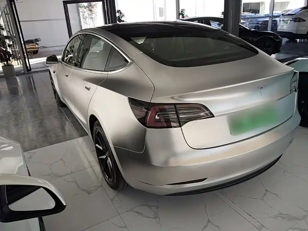 Tesla Model 3 — фото 5