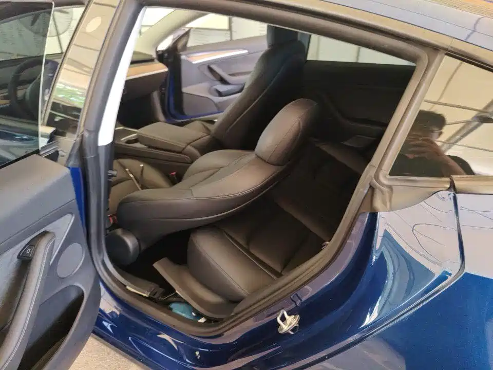 Tesla Model 3 — фото 3