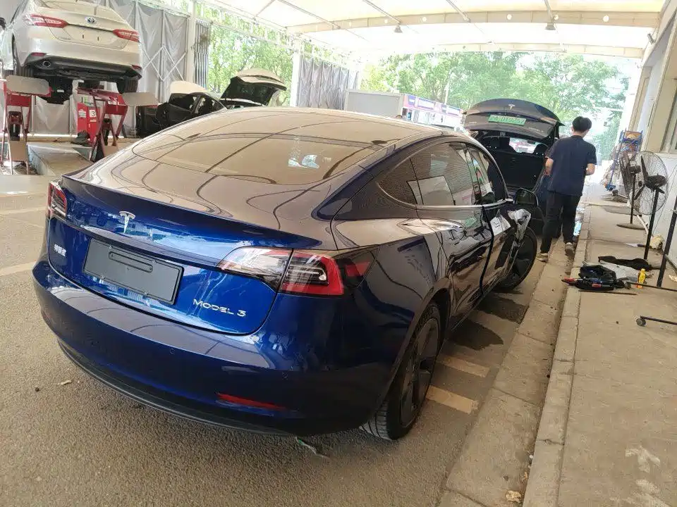 Tesla Model 3 — фото 6