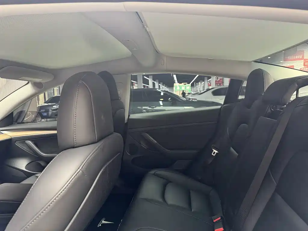 Tesla Model 3 — фото 8