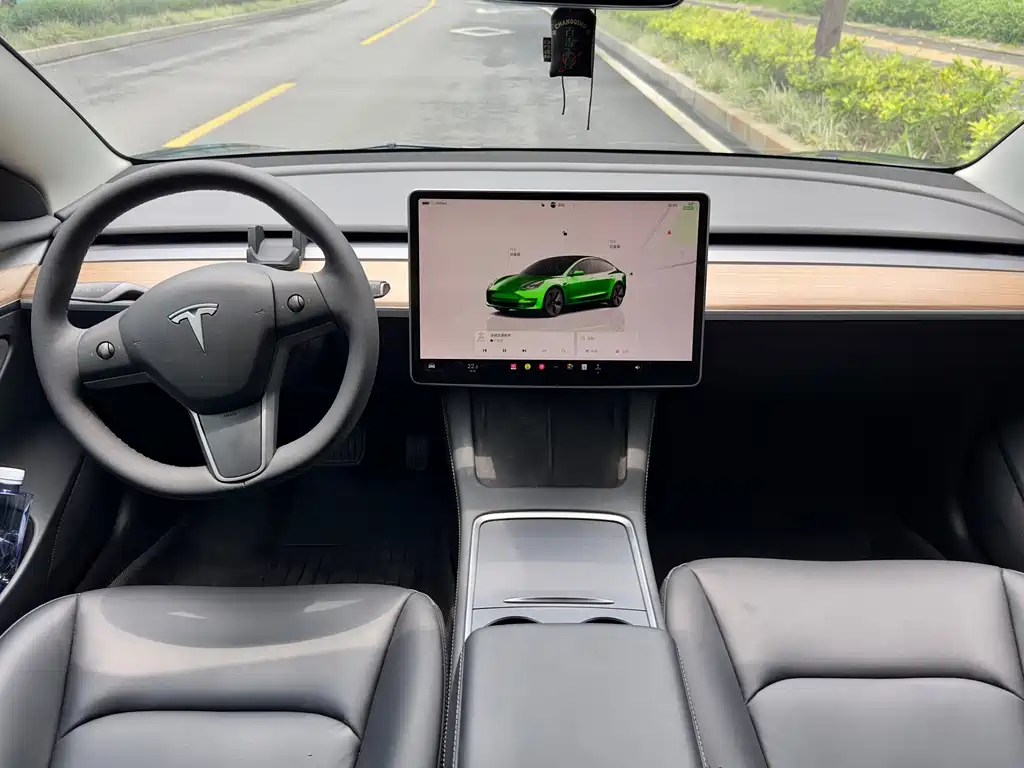 Tesla Model 3 — фото 6