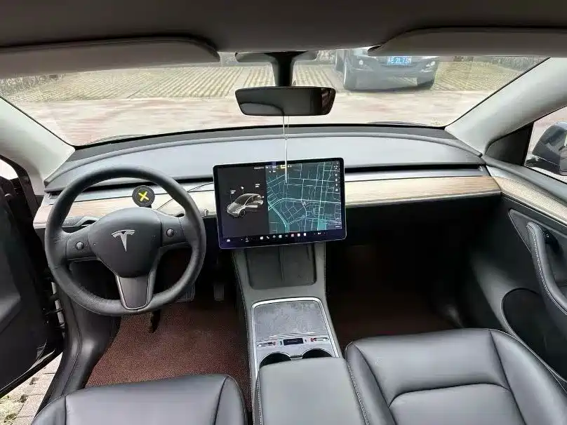 Tesla Model Y — фото 6