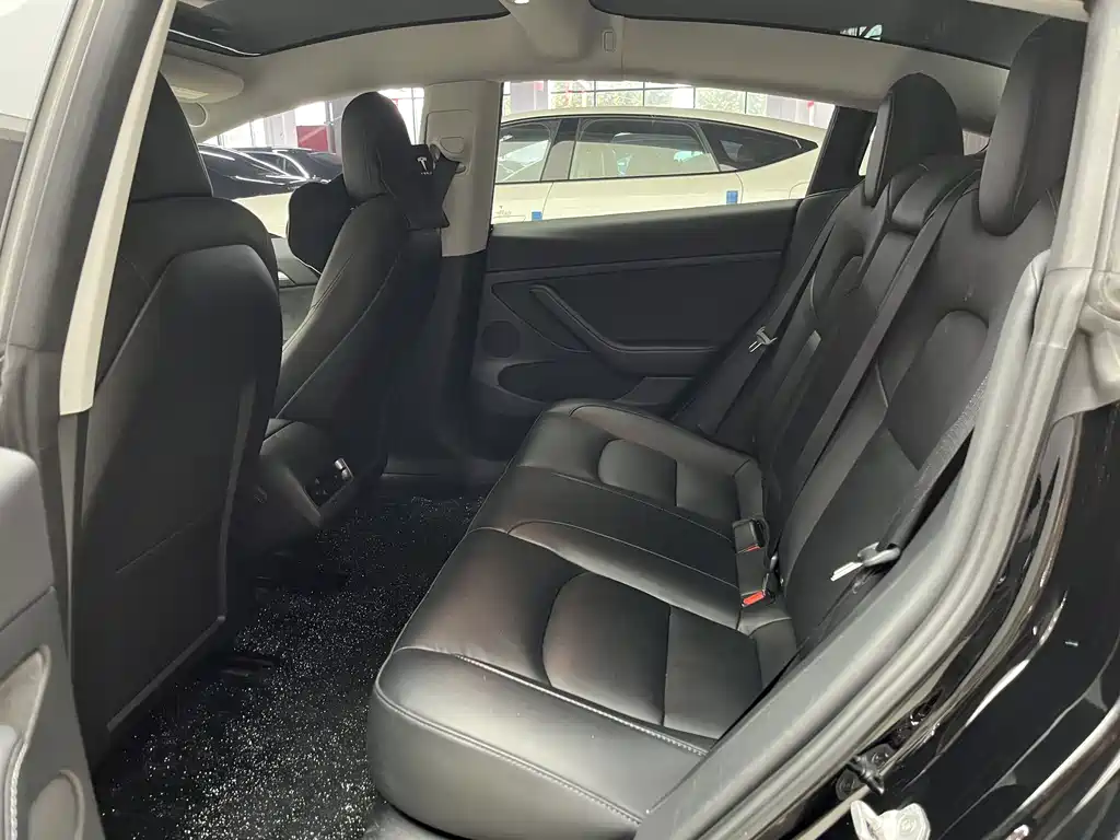 Tesla Model 3 — фото 11