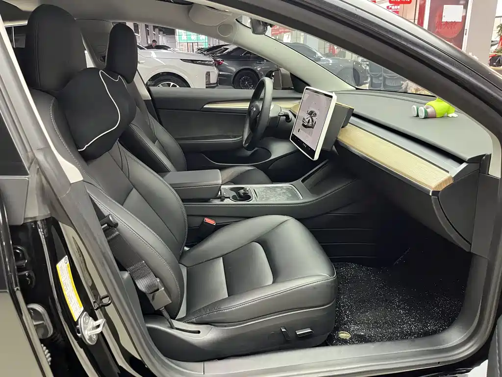 Tesla Model 3 — фото 13