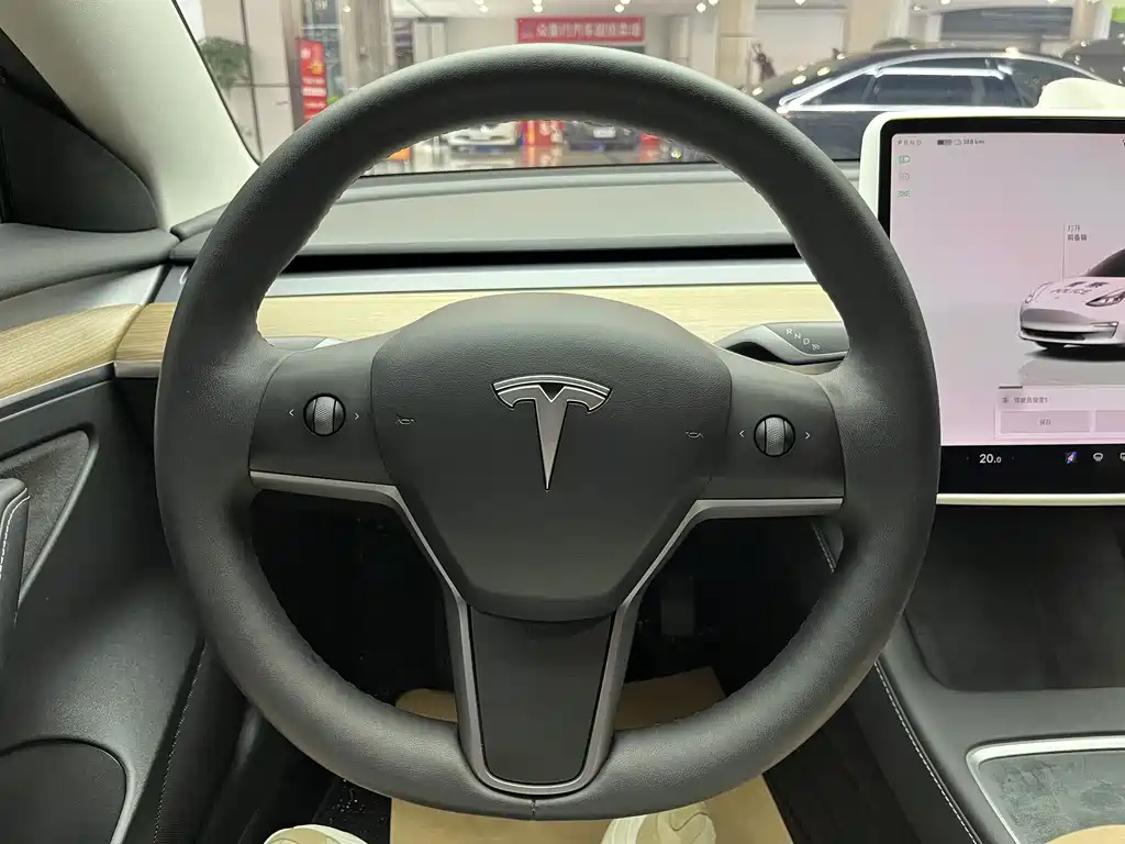 Tesla Model 3 — фото 17